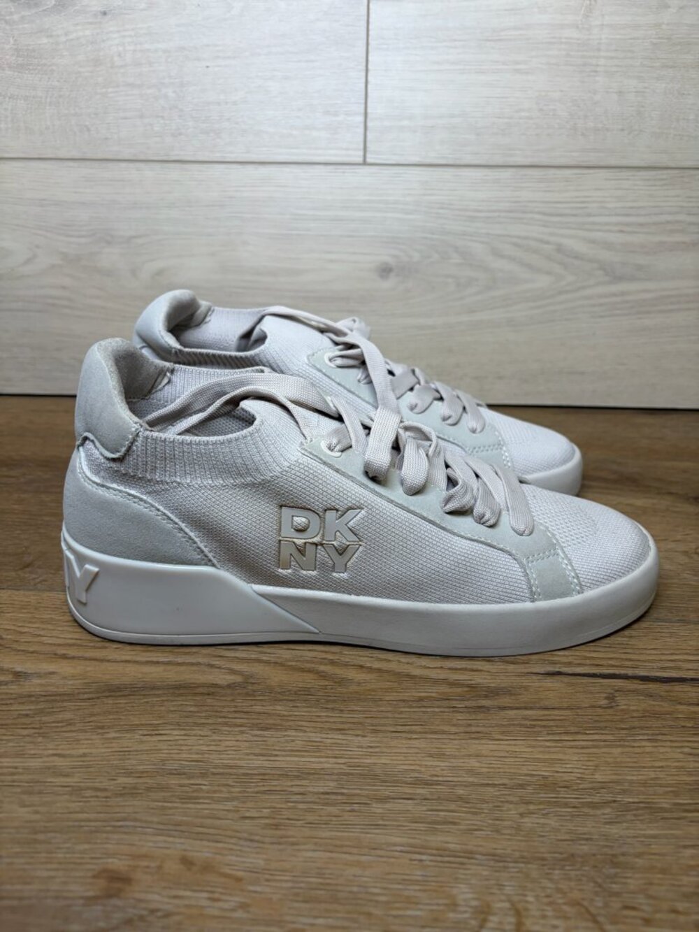 DKNY Womens MALLORY LACE UP Casual And Fashion Sneakers Shoes Soft White 9.5